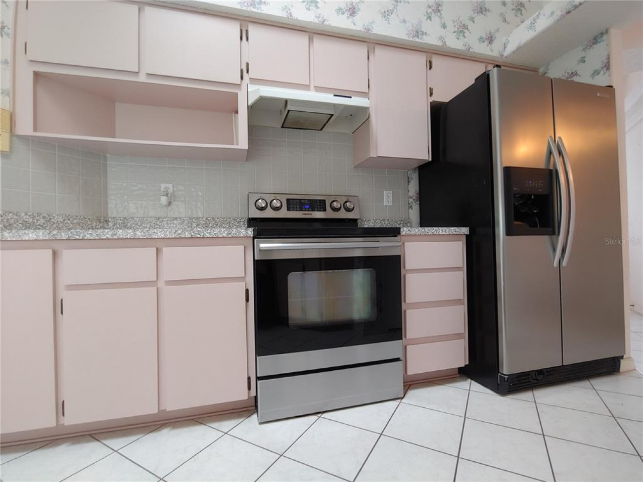 Kitchen Counters and Appliances